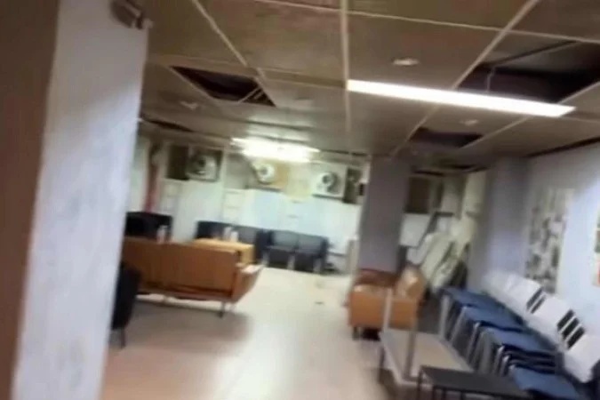 Bunker em hotel se torna abrigo temporário para comitiva durante a noite.