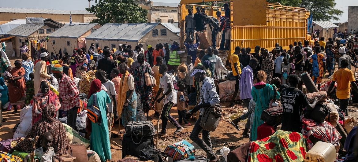 caravana humanitária da ONU na região de Darfur, no Sudão