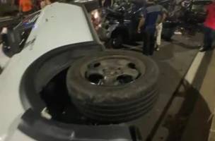 Colisão entre 8 veículos (Foto: Reprodução/Redes Sociais)