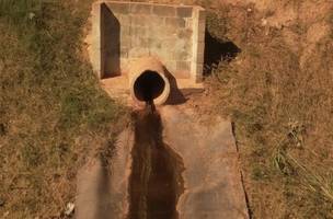 Descarte irregular de chorume no aterro de Teresina (Foto: Reprodução)