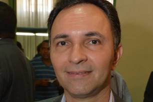 José Eduardo, num bunker em Isarel (Foto: Reprodução)