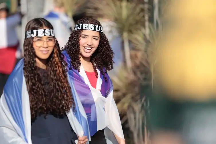 Jovens durante a Marcha para Jesus