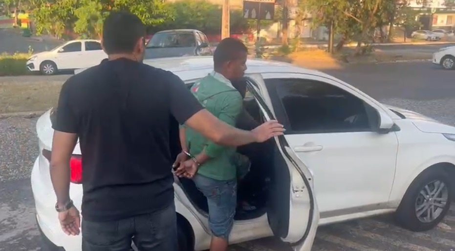 Julieno da Silva Gonçalves sendo preso