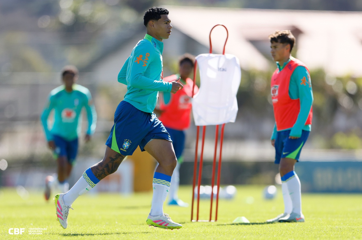 Luis Felipe durante treino da Seleção