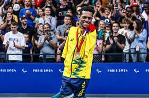 O atleta Gabrielzinho conquistou três ouros em Paris. (Foto: Alexandre Schneider / CPB)