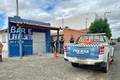 Homem é encontrado morto em frente a bar, e polícia suspeita de mal súbito