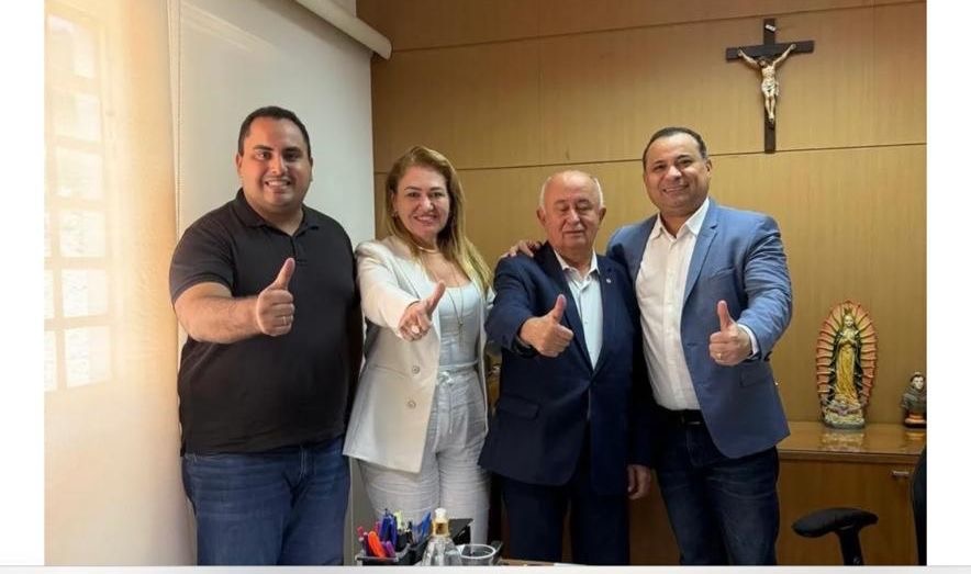 Olha nós aí… tudo pra riba. Jóia, joinha.