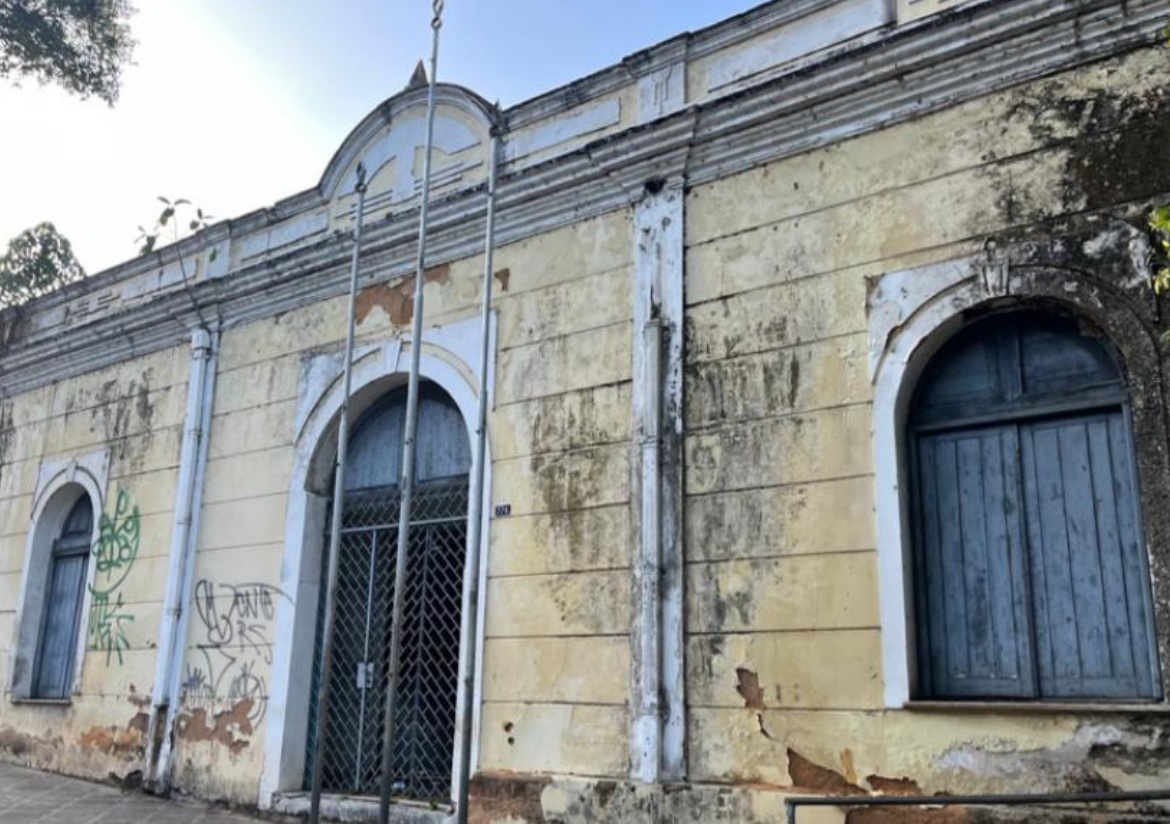 Prédio da anriga comepi fechado, abandonado, e o governo alugando espaços carissimos