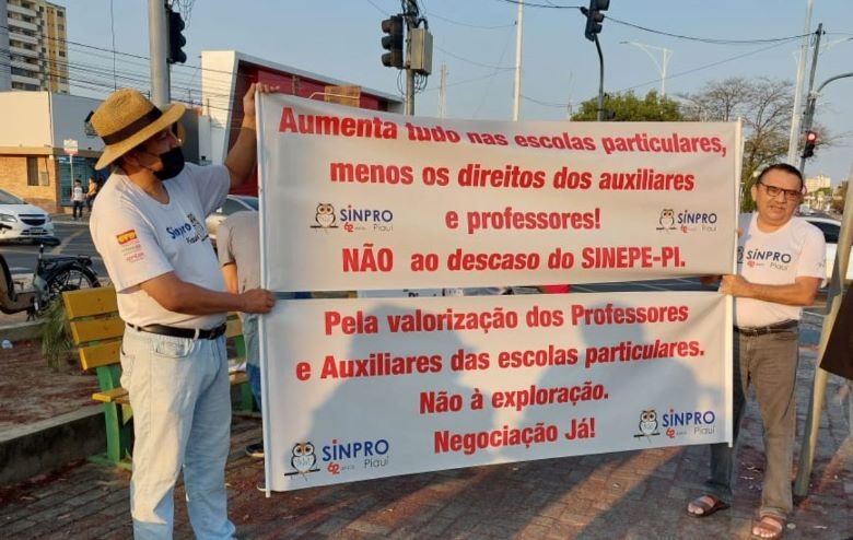 Professores reivindicam reajuste salarial