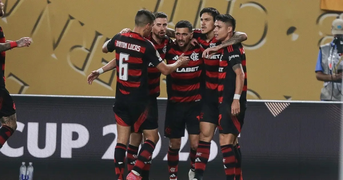 Time comemorando a vitória