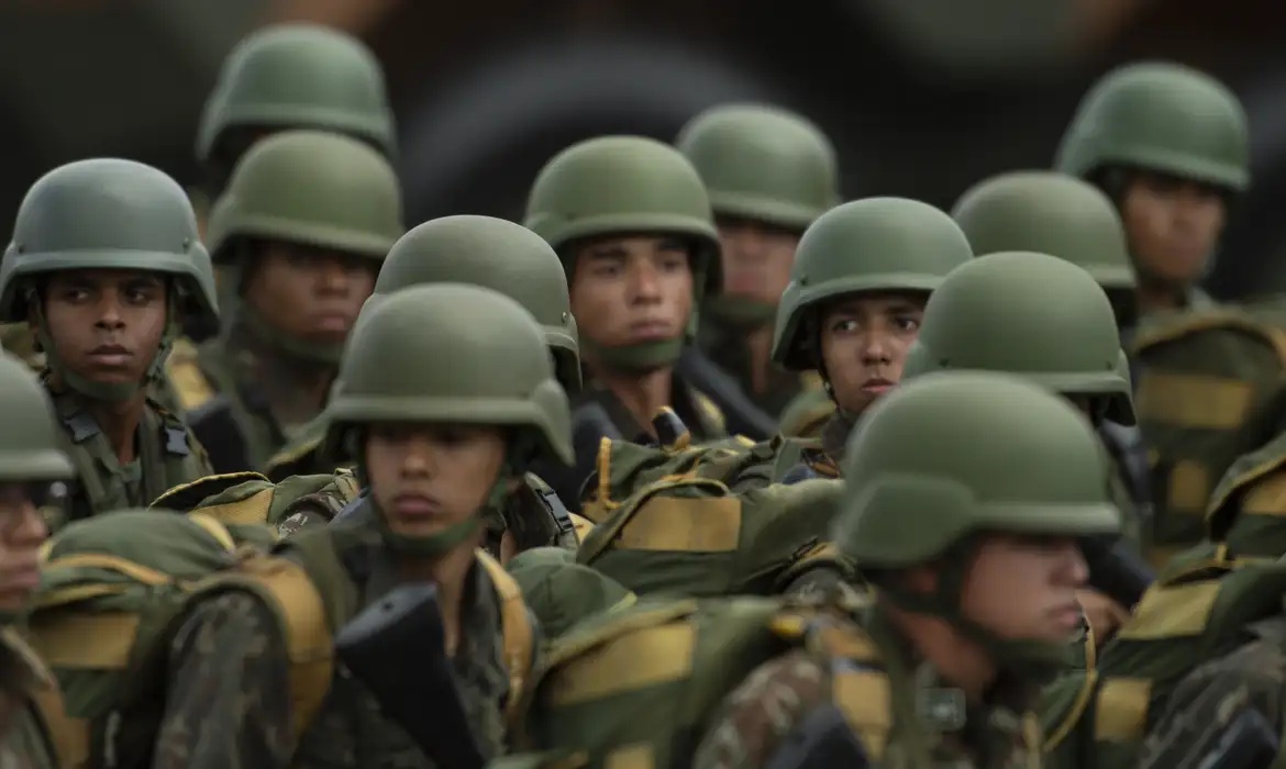 aprovam MP que aumenta vencimento de militares