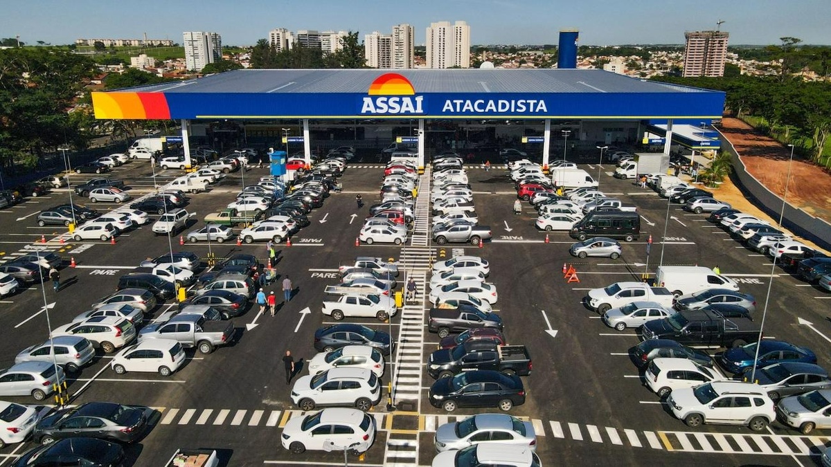 Assaí contrata