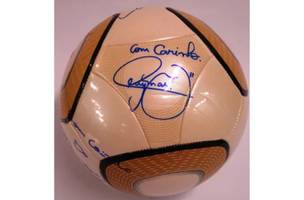 Bola autografada por Neymar (Foto: Divulgação | Câmara dos Deputados)