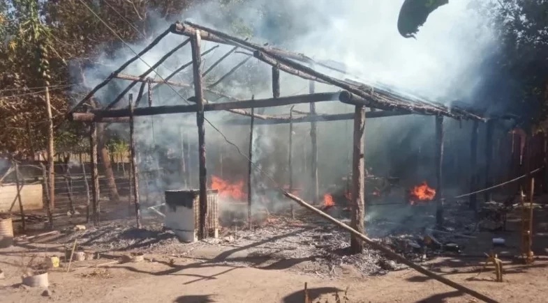 Casa incendiada pelo padrasto