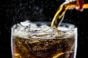 Coca-Cola anuncia lançamento de nova bebida adoçada com açúcar de cana nos EUA (Foto: Reprodução | rawpixel.com | Freepik)
