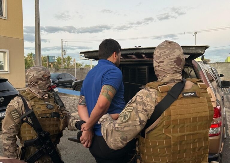 Criminoso sendo preso em Teresina