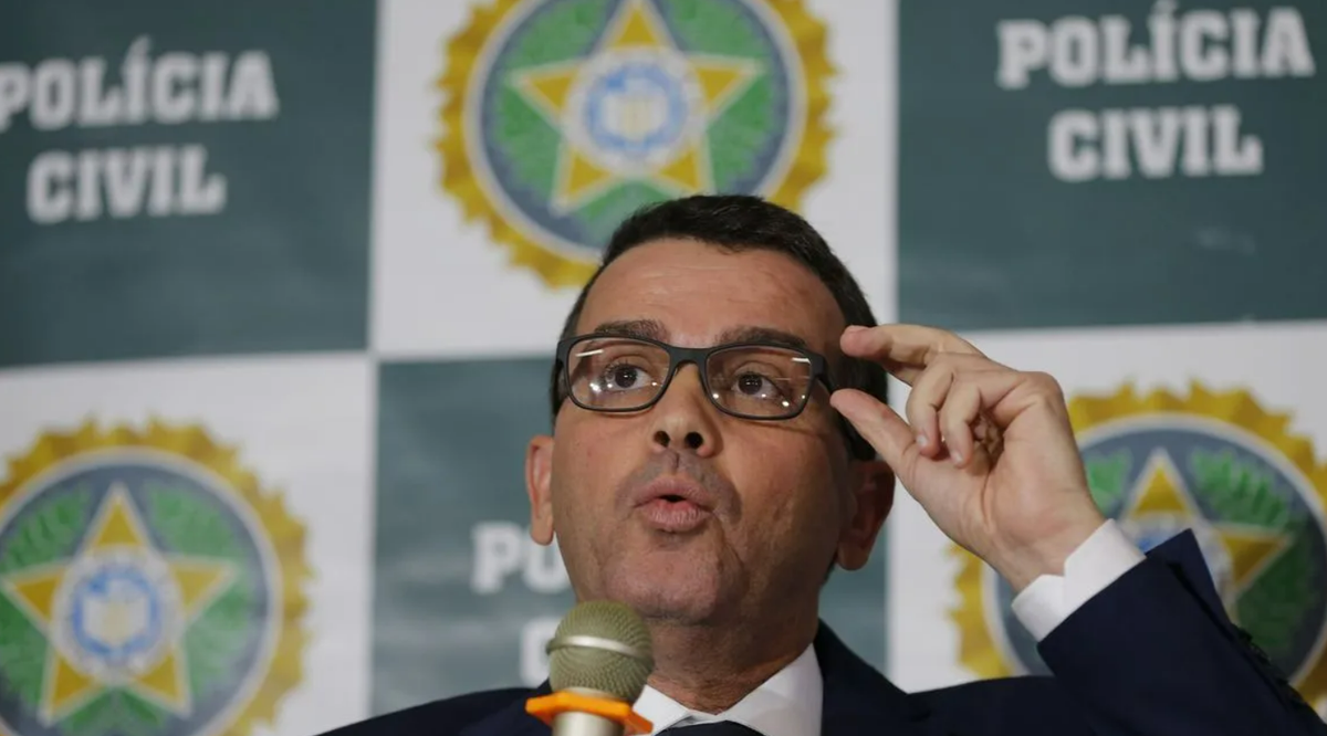 Delegado Rivaldo Barbosa é acusado de obstruir investigações para proteger milicianos