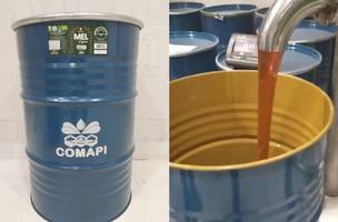 Dois tonéis de mel de 300 kg cada foram exportados para o Japão (Foto: Comapi)