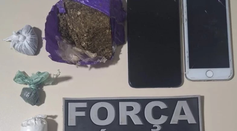 Drogas apreendidas no local