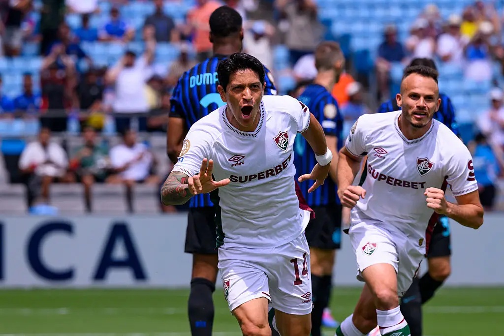 Germán Cano comemora fazendo o L, de Lorenzo, seu filho: atacante abre o placar para o Fluminense diante da Inter de Milão