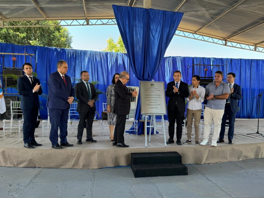 Inaugura unidade em Currais