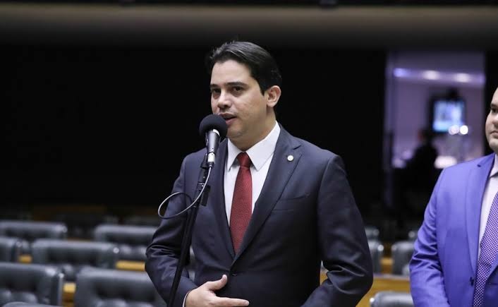 Júnior Mano (CE), as voltas com a PF por conta das contagiosas emendas parlamentares