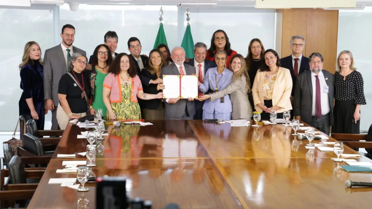 Lula sanciona lei que veta testes de laboratório em animais Leia mais em: https://veja.abril.com.br/brasil/governo-sanciona-lei-que-proibe-testes-de-laboratorio-em-animais/