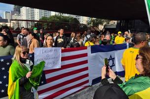 Manifestantes pró-Bolsonaro ocupam o vão livre do Masp em São Paulo. (Foto: Thomaz Coelho / CNN Brasil)