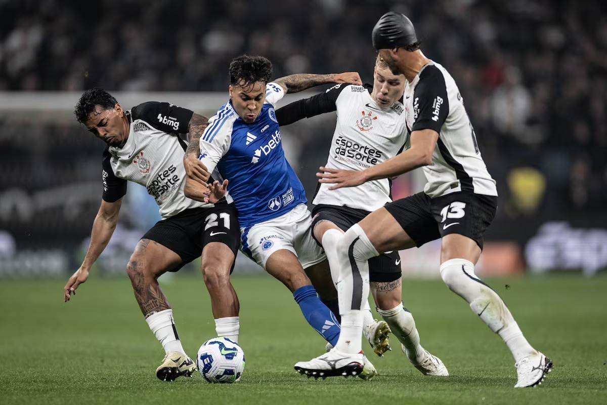 Mesmo com artilheiro do Brasileirão, Kaio Jorge, em campo, partida terminou zerada