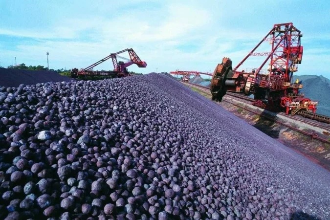 Mineração brasileira enfrenta risco de queda nas exportações para os EUA com nova taxação de 50%.