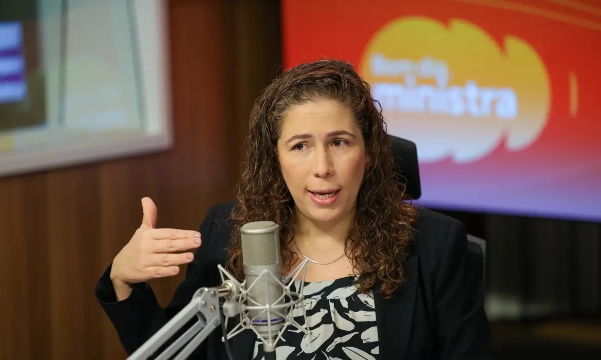 Ministra da Gestão e da Inovação em Serviços Públicos, Esther Dweck.