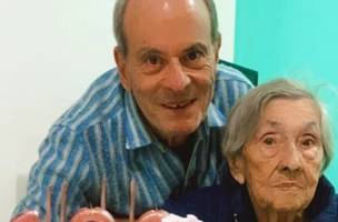 Ney Mato Grosso e sua mãe Beita de Souza Pereira (Foto: Observatorio dos Famosos)