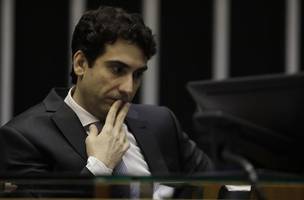 O presidente do Banco Central, Gabriel Galípolo, em sessão solene na Câmara (Foto: Cristiano Mariz/Agência O Globo)