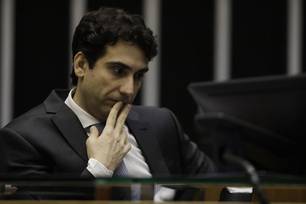 O presidente do Banco Central, Gabriel Galípolo, em sessão solene na Câmara (Foto: Cristiano Mariz/Agência O Globo)