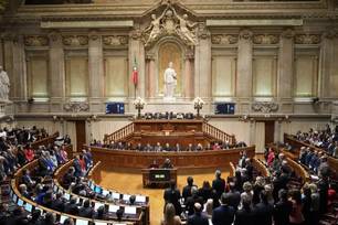 Portugal aprova novas regras migratórias com restrições mais rígidas