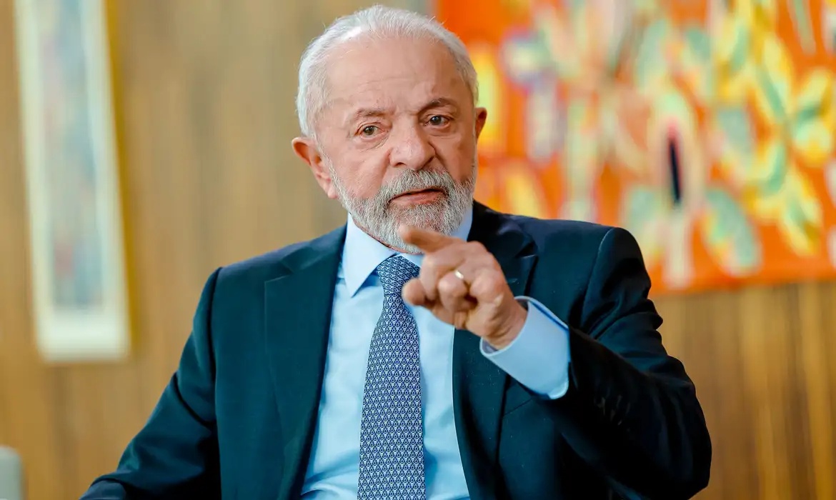 Presidente Lula nega baixar cabeça para Trump