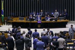 Projeto foi aprovado na madrugada desta quinta-feira (17)