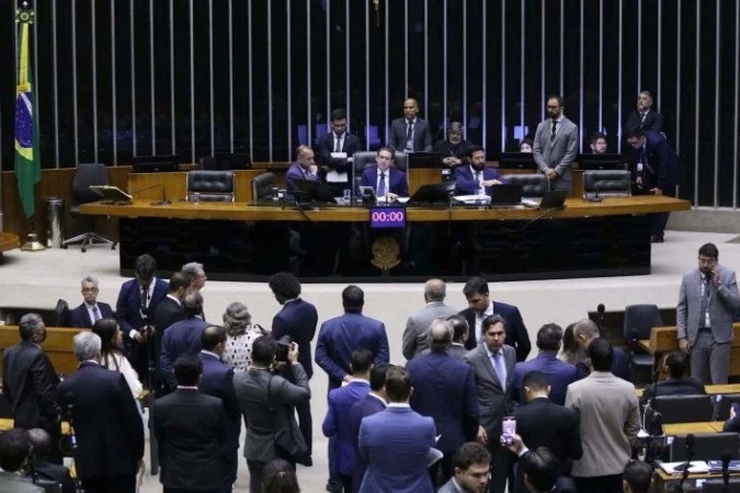 Projeto foi aprovado na madrugada desta quinta-feira (17)