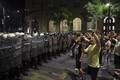Sérvia enfrenta onda de protestos e prisões após confronto com a polícia
