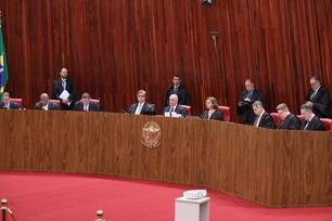 Sessão plenária do Tribunal Superior Eleitoral (TSE) em 10/10/2023