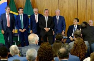 Anúncio da MP é realizado no Palácio do Planalto com a presença de ministros e líderes do Legislativo. (Foto: Ed Alves/CB/D.A Press)