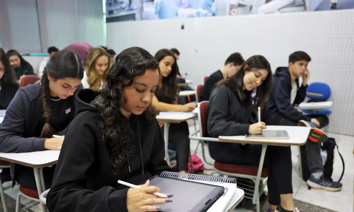 divulgada lista de espera do segundo semestre