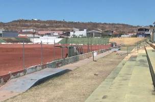 Estádio Helvídio Nunes, de Picos, passa reformas e terá um novo gramado (Foto: Rede Clube)