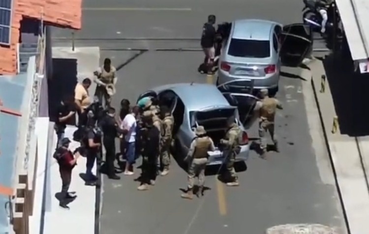 Momento da prosão do suspeito