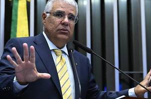 O senador Eduardo Girão (Novo-CE) durante discurs na tribuna (Foto: Waldemir Barreto/Agência Senado)