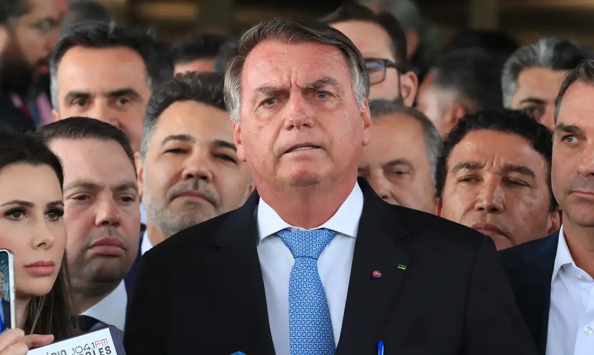 inicia julgamento de Bolsonaro e mais sete aliados
