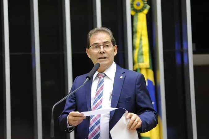 Paulinho da Força transita entre oposição e governo durante sua longa carreira legislativa.
