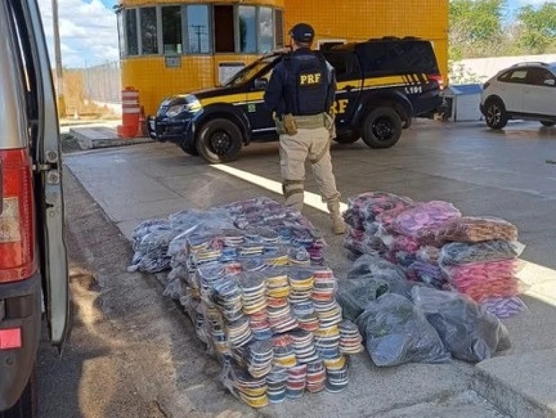 Polícia Federal apreende mais de 1.000 calçados sem notas fiscais
