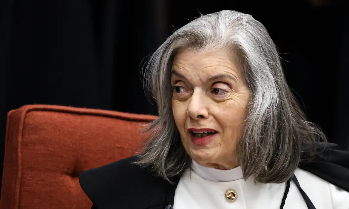 Cármen Lúcia alerta para avanço da desinformação nas eleições de 2026