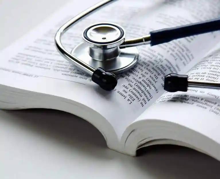 Justiça suspende punições do MEC a cursos de Medicina mal avaliados no Enamed